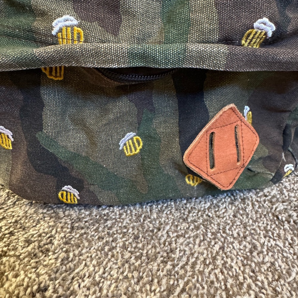 Vans Green Camouflage Backpack with Beer Mug Design - Picture 3 of 12